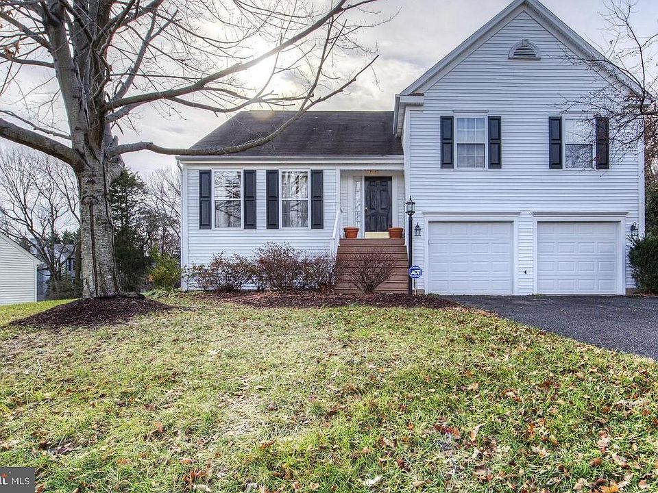 1st image of 10 Westbrook Ln