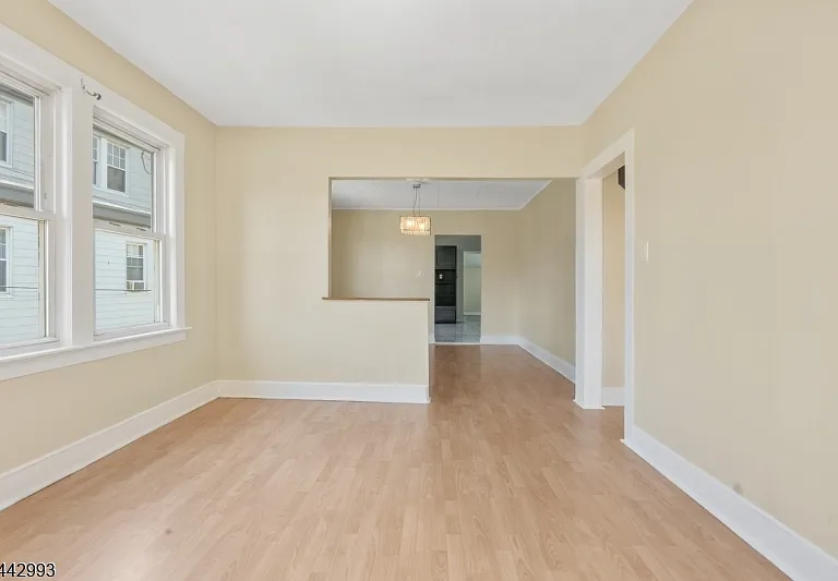 196 Broughton Ave — Photo 9