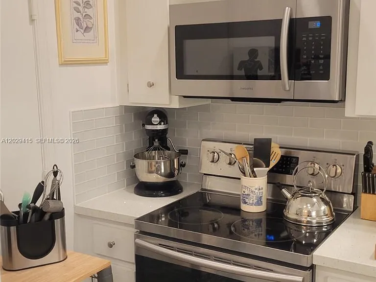 2210 NE 56th Pl #123 — Photo 6