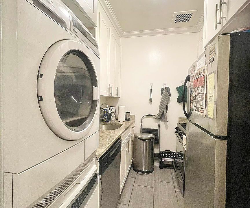 1st image of 113 Elizabeth St APT 3B