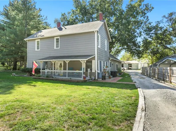 16425 Fort Riley Rd, Leavenworth, KS 66048