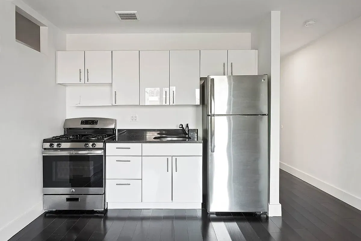 Building Photo - 120 Boerum St #B2
