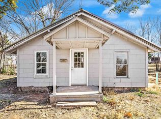 829 N Ash St, Waurika, OK 73573