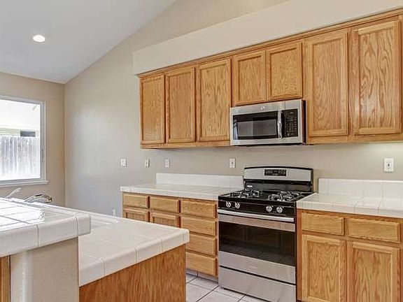 3rd image of 501 De Bord Dr
