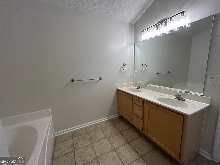 3051 Kentmere Dr — Photo 12