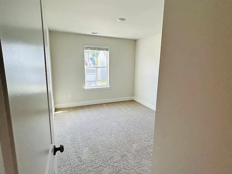 128 Wappinger Ter — Photo 9