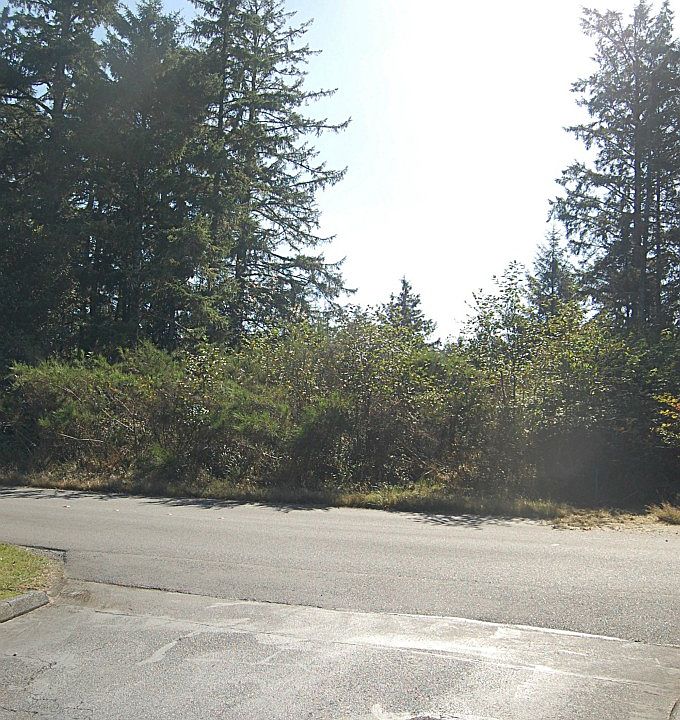 2nd image of 1013 Catala Ave SE