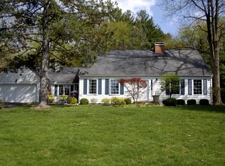 24 Rosewood Ln, Pekin, IL 61554