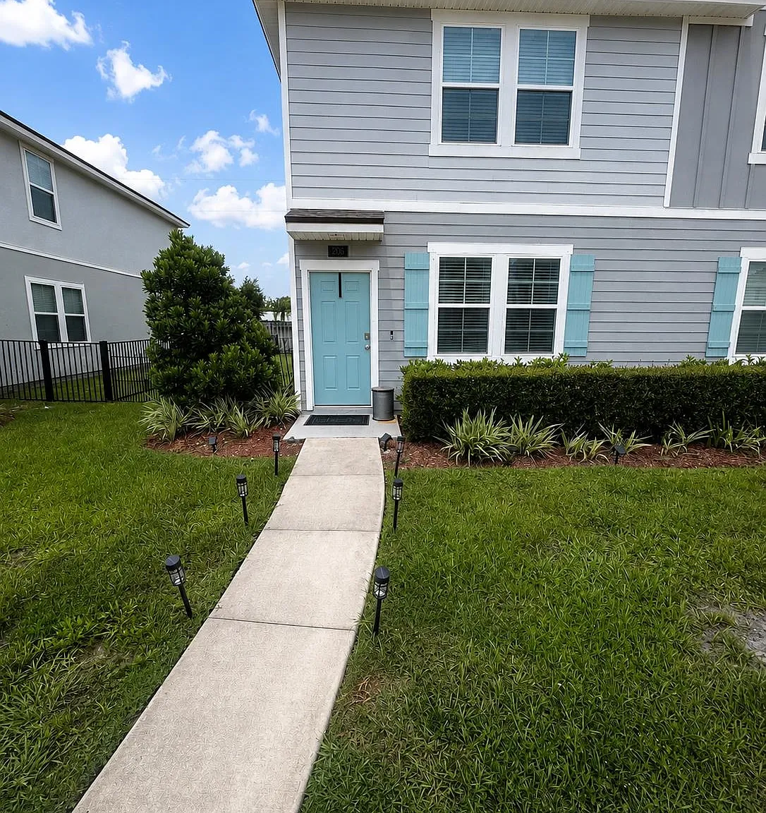 3 bed, 2.5 bath, 1337 sqft, $2,200 — Photo 1