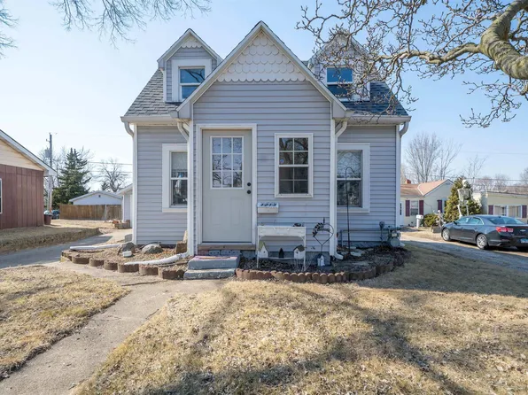1213 S 13th St, Pekin, IL 61554