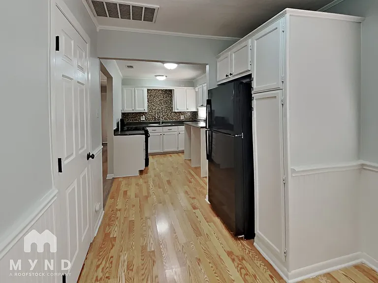 1207 Grace St — Photo 5