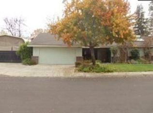 91 Orangewood Ave, Clovis, CA 93612
