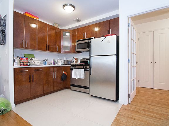 3rd image of 424 E 10th St APT 3D