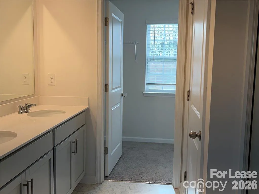 4 bed, 2.5 bath, $2,197 — Photo 4