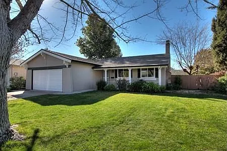 581 Zircon Way photo 1