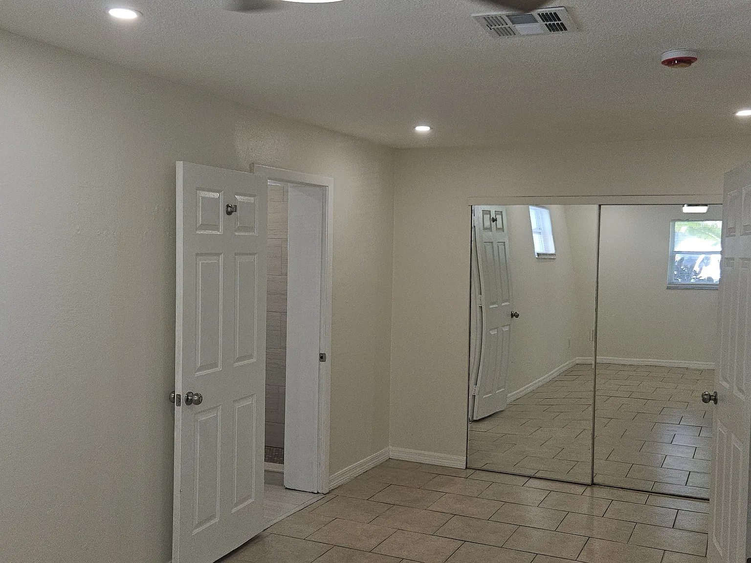 4 bed, 1558 sqft, $2,495 — Photo 3