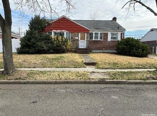 74 Bette Rd, East Meadow, NY 11554