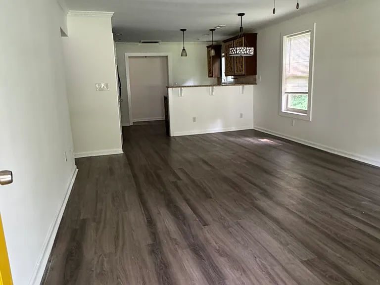 2726 White Oak Dr — Photo 3