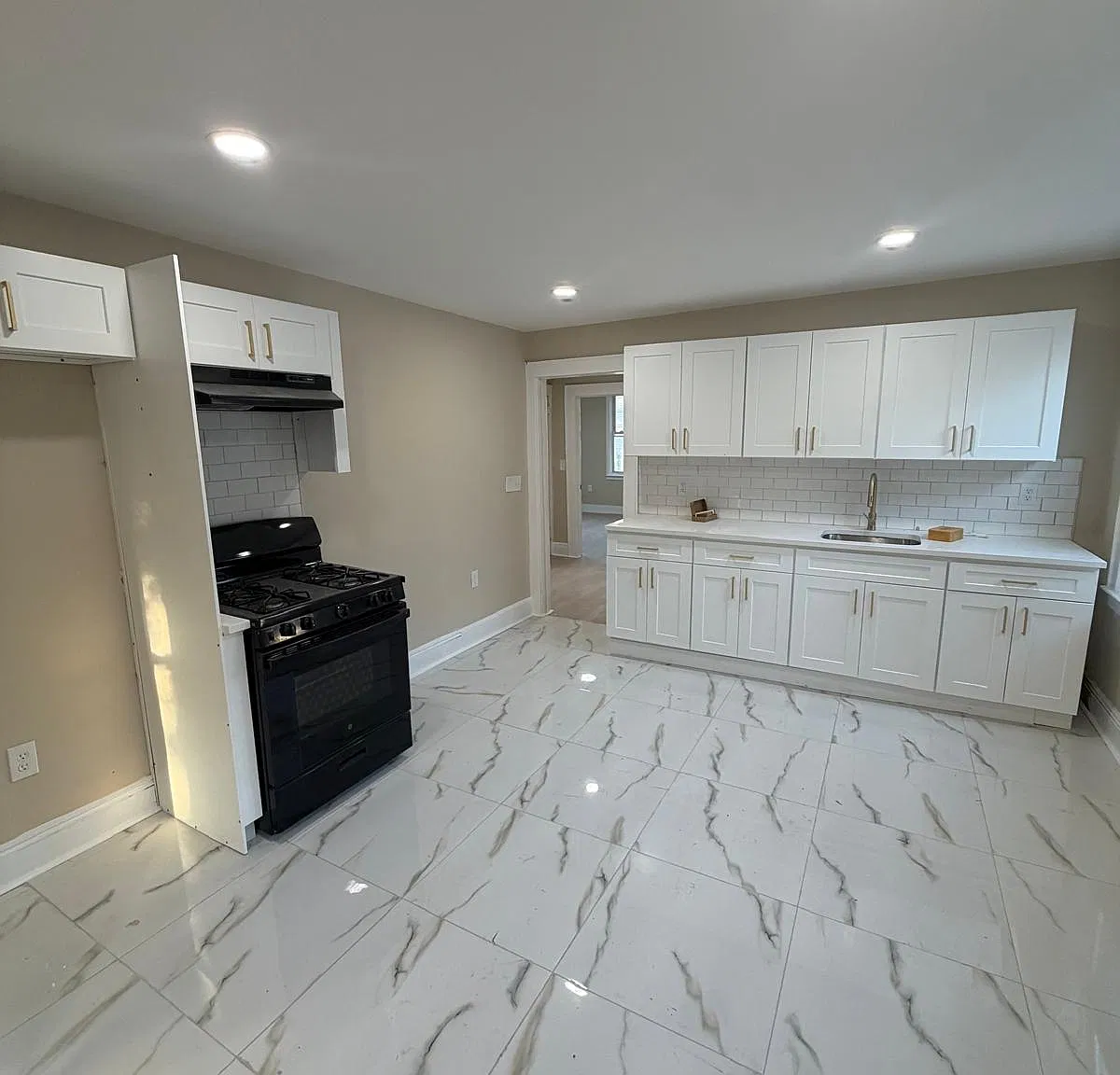 3 bed, $2,400 — Photo 1
