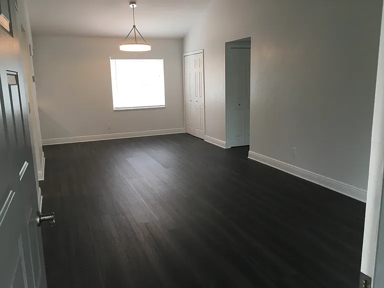 LIVING ROOM UNFURNISHED