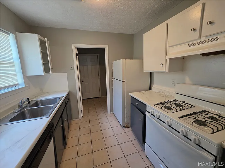 6105 Jennifer Ln — Photo 8