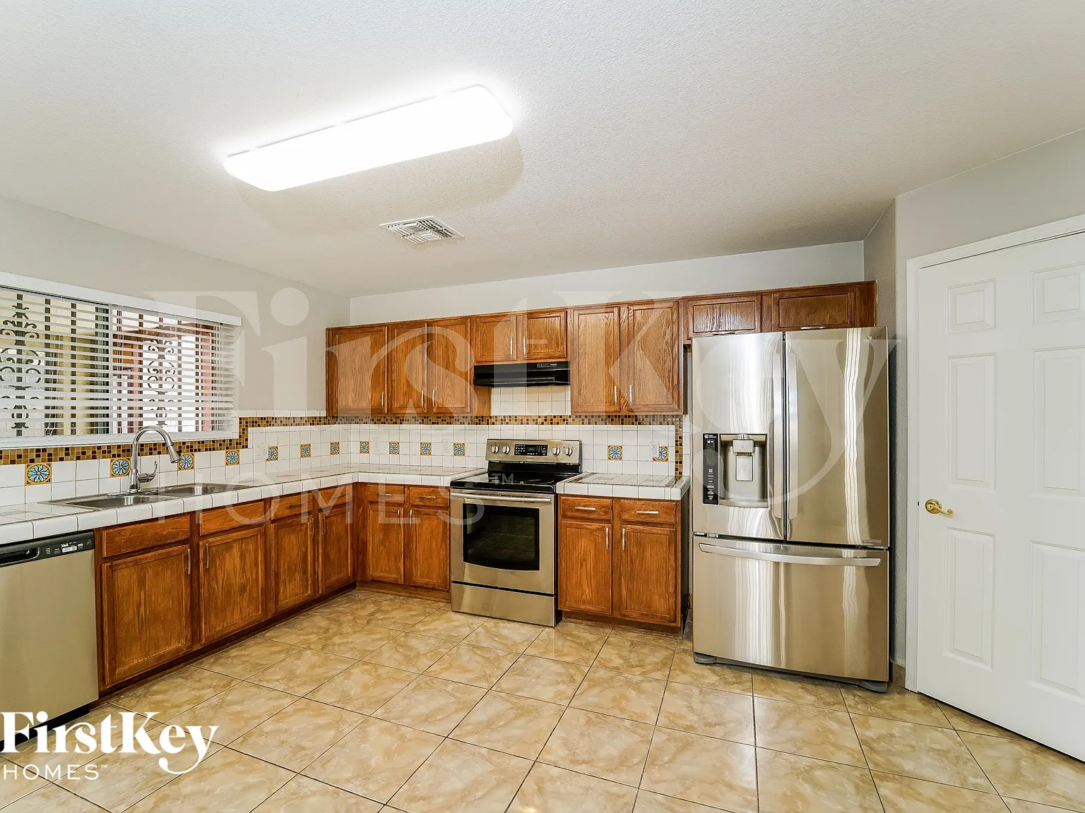 3 bed, 2.5 bath, 1855 sqft, $2,030 — Photo 4
