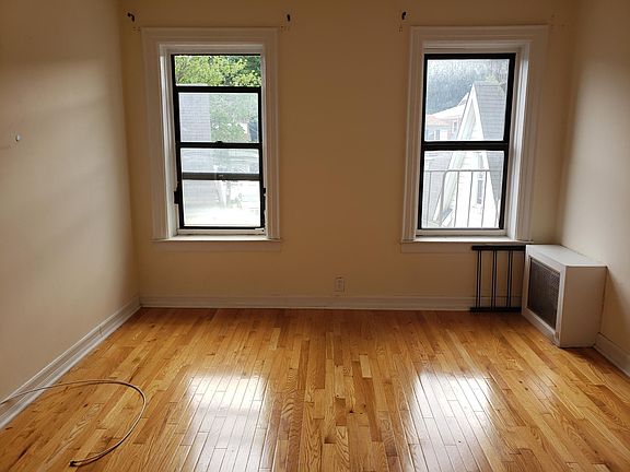 5th image of 911 McLean Ave APT C5