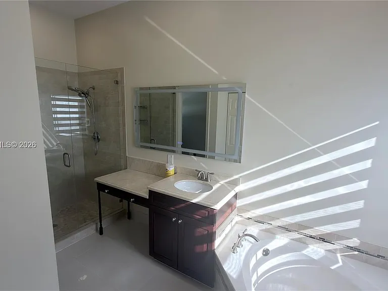 692 Maplewood Ct — Photo 10