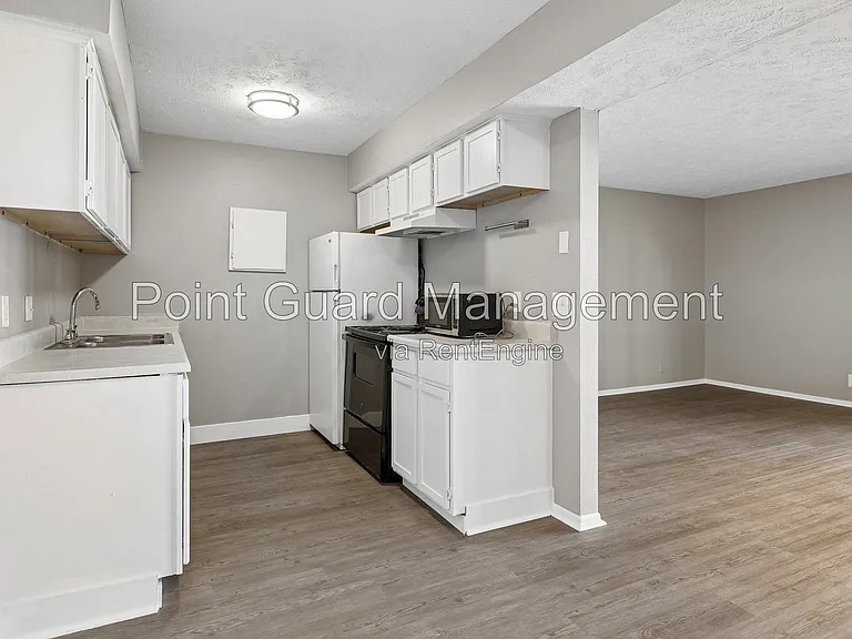Brent Village — Photo 93