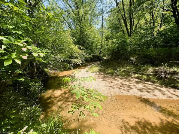 Lowe Rd, Madison, NC 27025