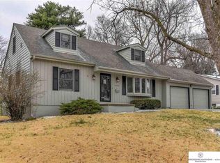 9170 Charles St, Omaha, NE 68114