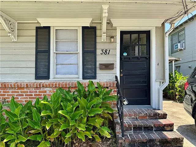 2 bed, 1.0 bath, 911 sqft, $1,395 — Photo 1