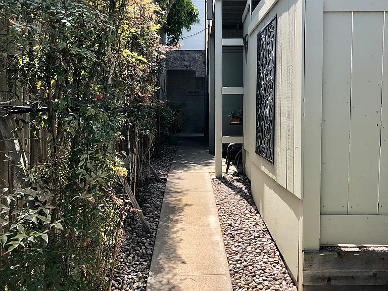 4585 Santa Monica Ave — Photo 18