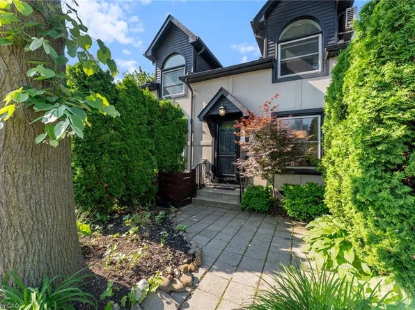 23 Macaulay St W #2, Hamilton, ON L8L 1E6