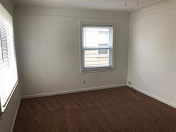 4th image of 25470 Stanford St