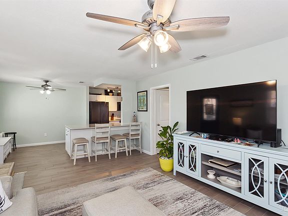 3rd image of 1100 Shoreline Dr APT 222