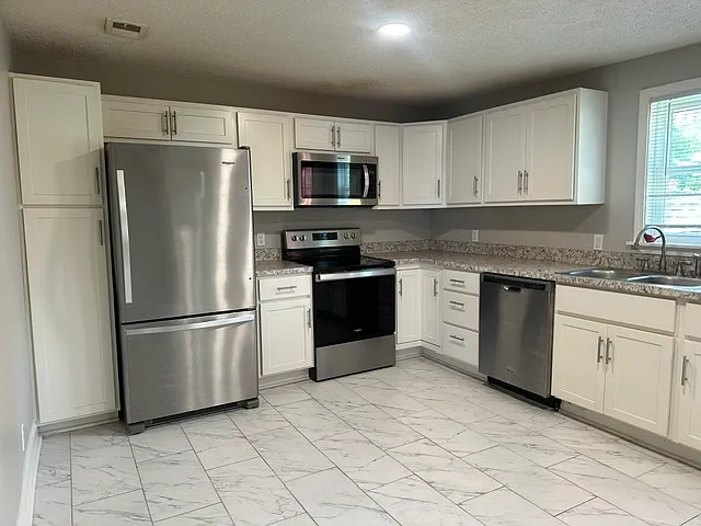 3 bed, 1240 sqft, $1,400 — Photo 3