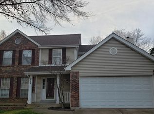 215 Oakmont Farm Dr, Ballwin, MO 63021