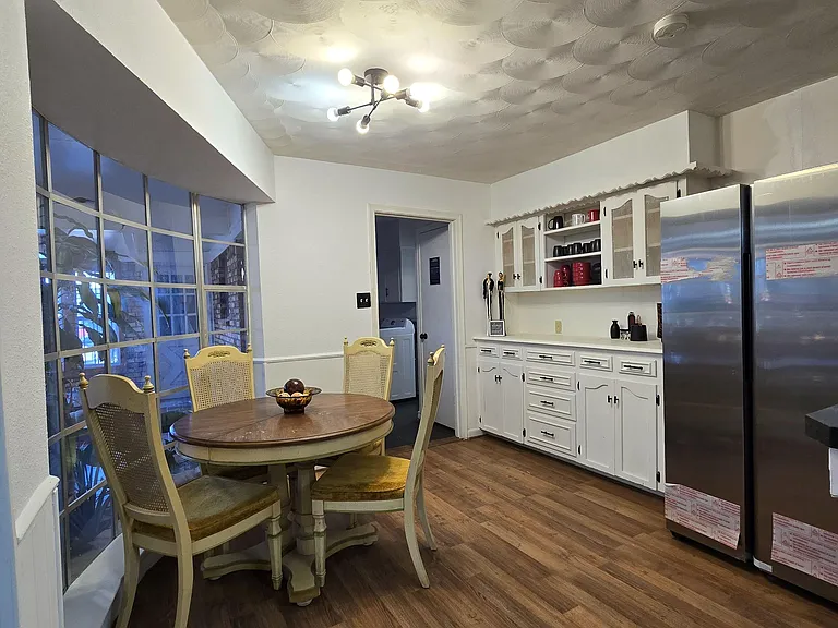 Laurel Canyon Dr — Photo 10