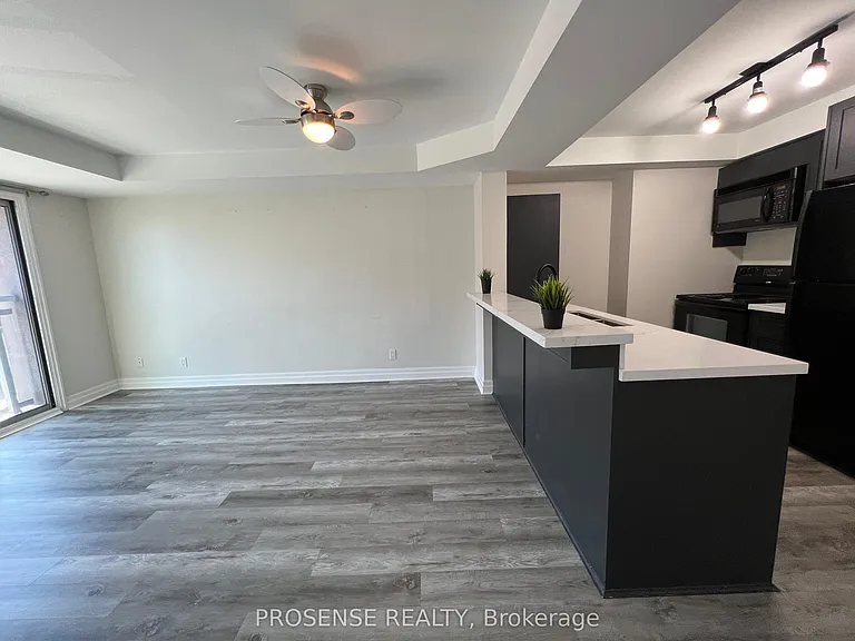 44 Bond St W #204 — Photo 14