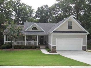 2302 Robin Dr, Loganville, GA
