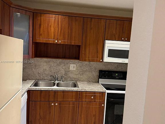 3rd image of 8040 Colony Cir N APT 304