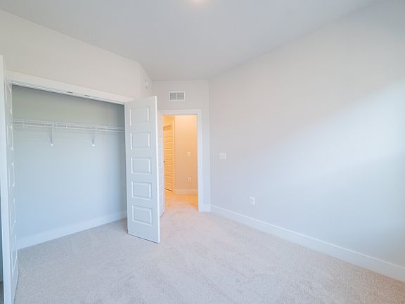 4th image of 9989 Magnolia Ridge Dr #E32