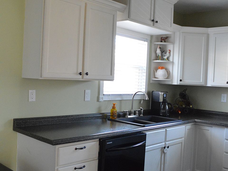 2nd image of 304 W Brooks St