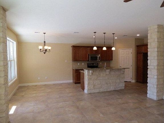 3rd image of 105 Lakeway Ct