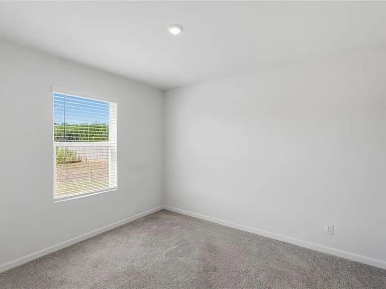 133 Oxford Ln — Photo 26