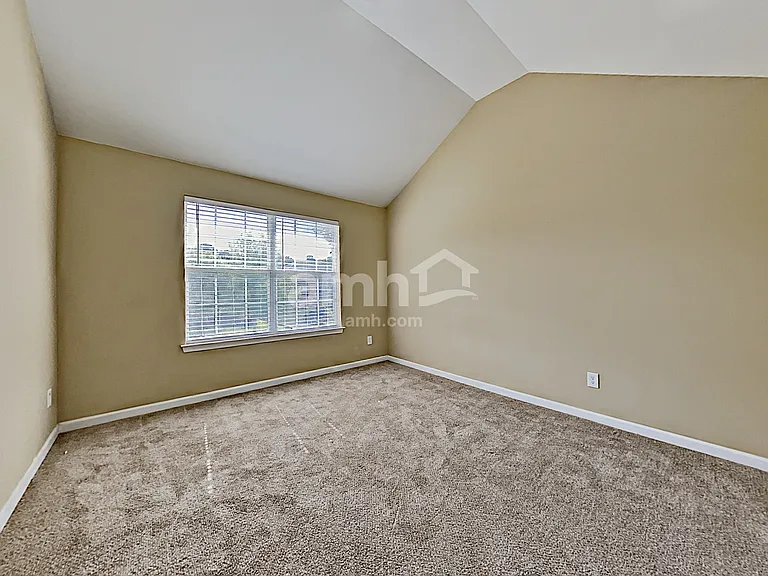 4975 Hopewell Manor Dr — Photo 15