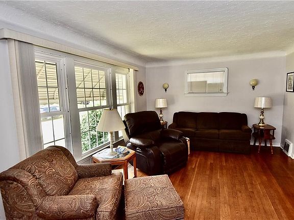 3rd image of 15328 Edolyn Ave