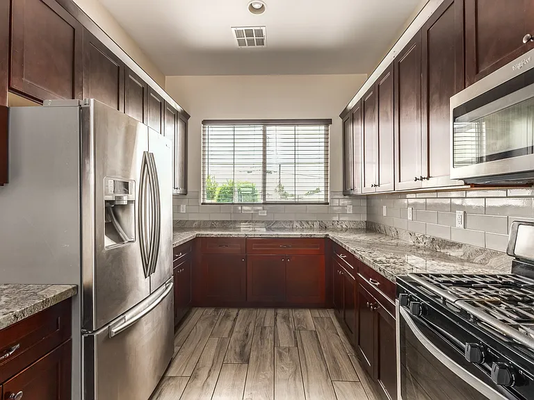 2338 W Sierra Vista Dr — Photo 17