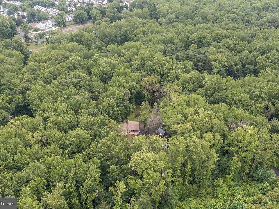 2nd image of 8 Springhill Ln